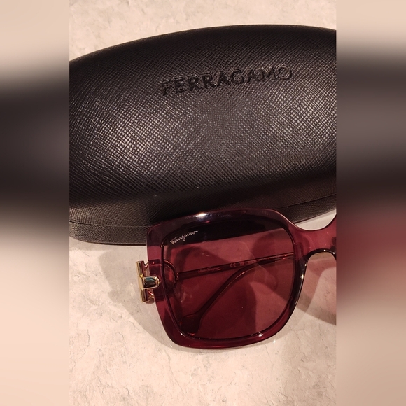 NIB Salvatore Ferragamo SF913S Fashion Butterfly Sunglasses - Picture 3 of 14